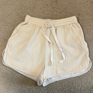 Aritzia Wilfred textured cream shorts